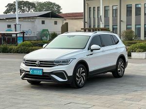 volkswagen tiguan l 2023 Petrol