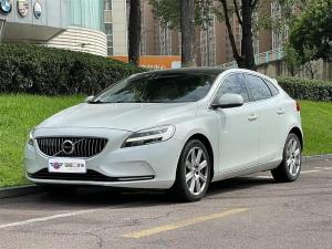 volvo v40 2017 Petrol