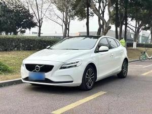 volvo v40 2017 Petrol
