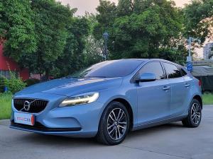 volvo v40 2017 Petrol