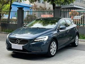 volvo v40 2017 Petrol