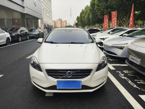 volvo v40 2016 Petrol