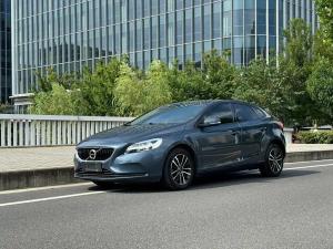 volvo v40 2017 Petrol