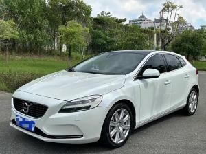 volvo v40 2017 Petrol
