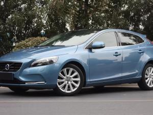 volvo v40 2015 Petrol