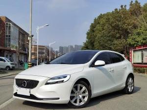 volvo v40 2018 Petrol