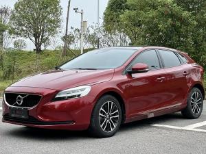 volvo v40 2018 Petrol
