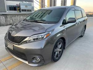 toyota sienna 2017 Petrol