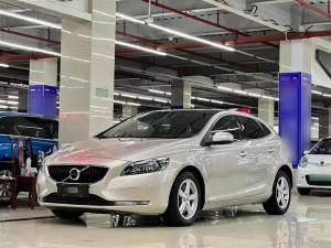 volvo v40 2017 Petrol