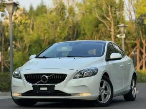 volvo v40 2016 Petrol