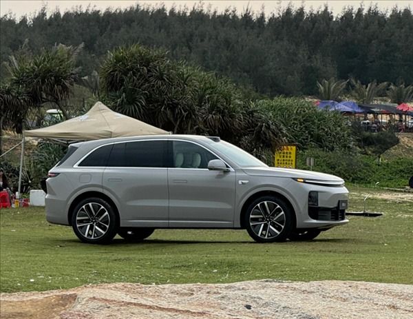 2025 LI L6: A mid-to-large extended-range SUV, a smart family favorite.