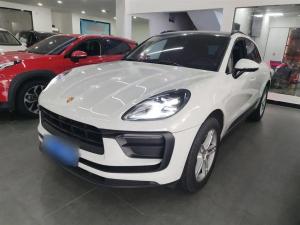 porsche macan 2023 Petrol