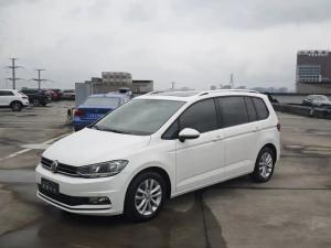 volkswagen touran 2018 Petrol