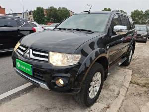 mitsubishi pajero sport 2015 Petrol