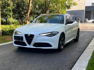 alfa romeo giulia 2018 Petrol