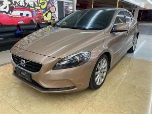 volvo v40 2015 Petrol