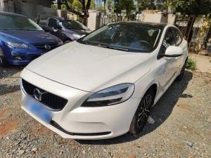 Volvo V40 2019 Petrol