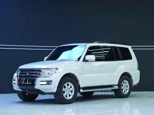 mitsubishi pajero 2018 Petrol