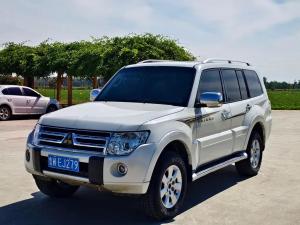 mitsubishi pajero 2010 Petrol