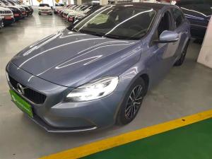 volvo v40 2018 Petrol