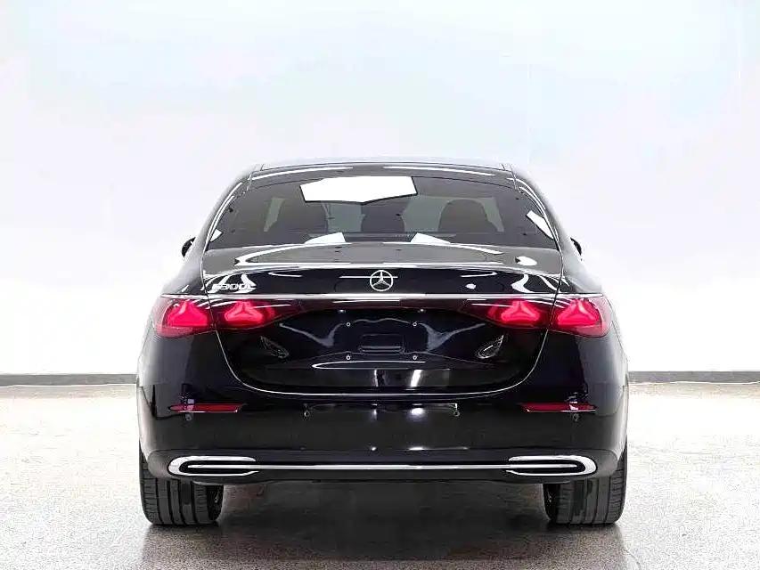 Mercedes-Benz E-Class image 8