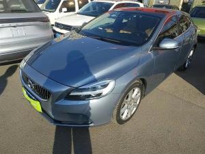volvo v40 2018 Petrol