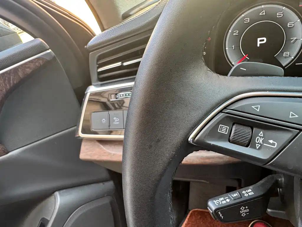 Audi Q7 image 8