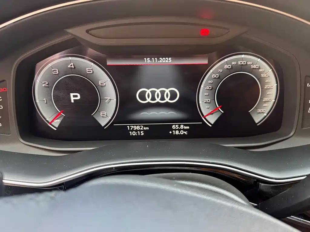 Audi Q7 image 9