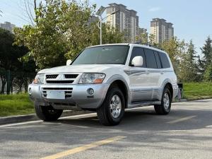 mitsubishi pajero 2012 Petrol