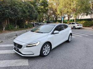 volvo v40 2018 Petrol