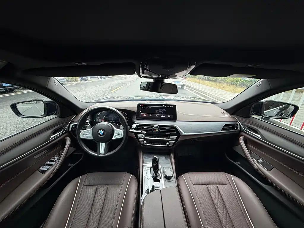 BMW 5 Series image 6